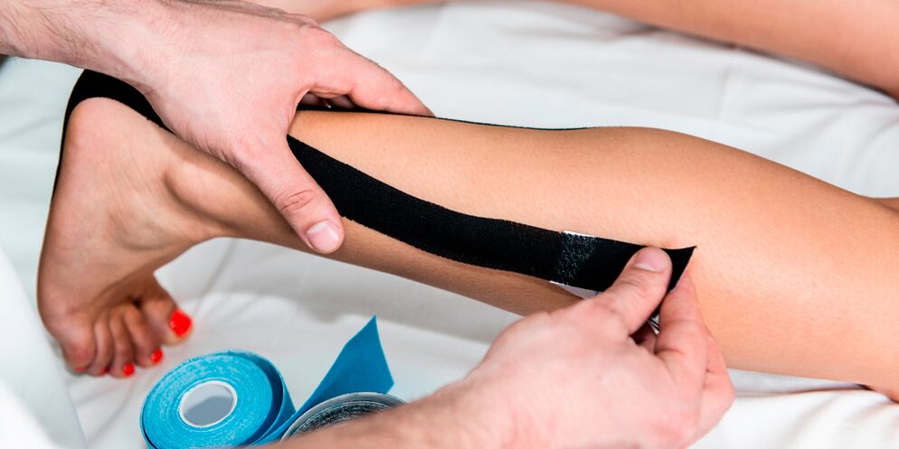 Taping para artrose deformante - fixação da articulação com fita adesiva